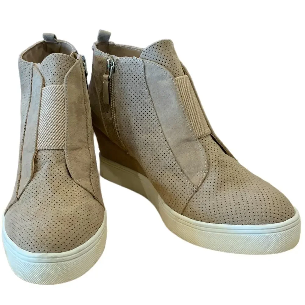 Mia hidden wedge Christi micro‎ suede booties perforated platform size 9.5 - Picture 2 of 6